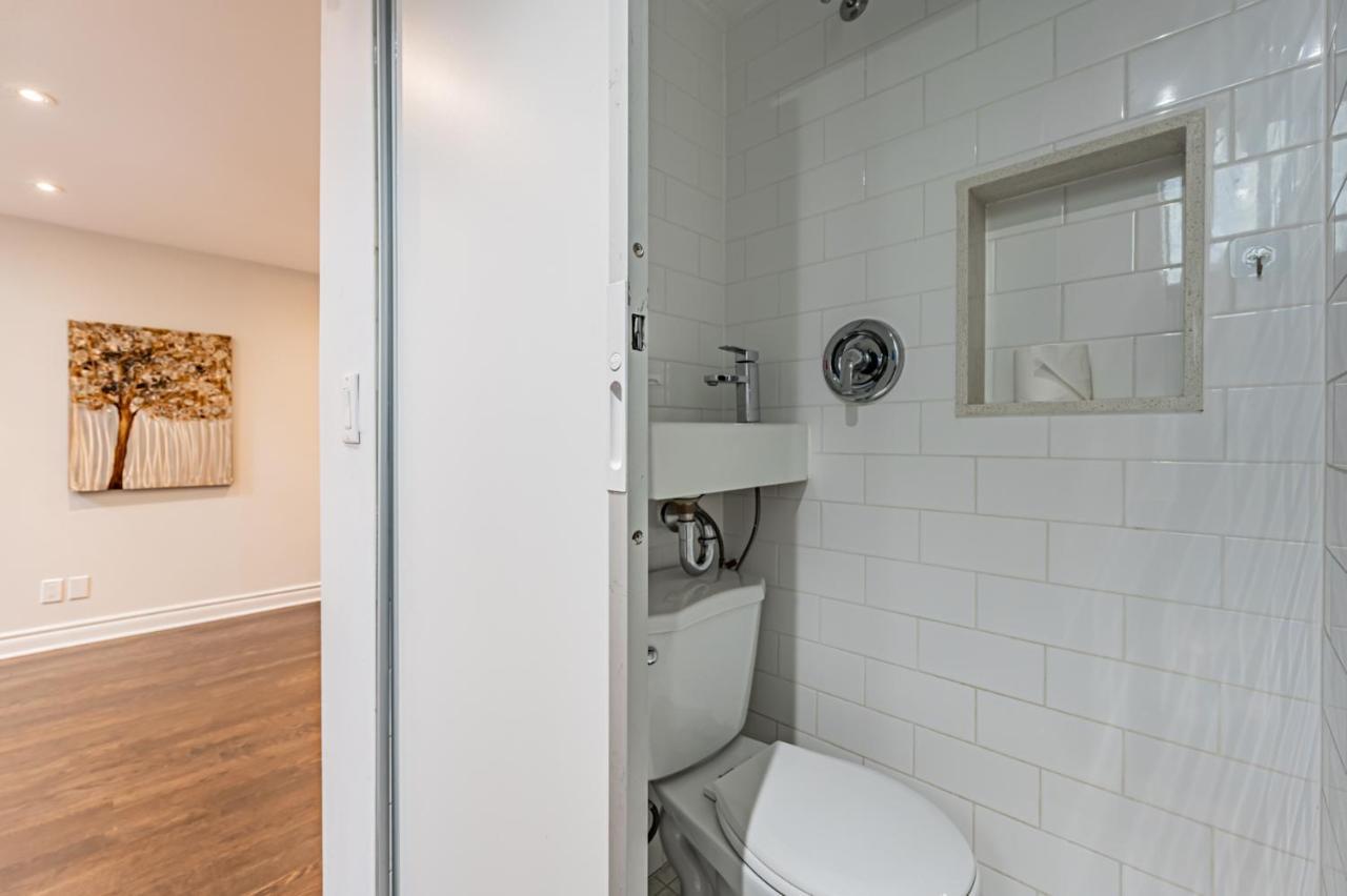 Beautiful Property In Downtown Core Close To Subway Station! Toronto Zewnętrze zdjęcie